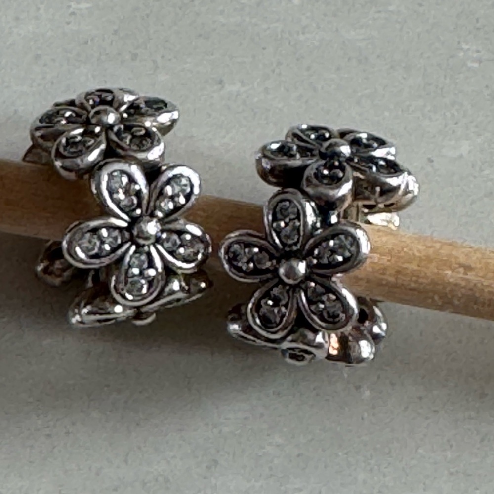 Retired Pandora Silver Floral daisy bead qty2